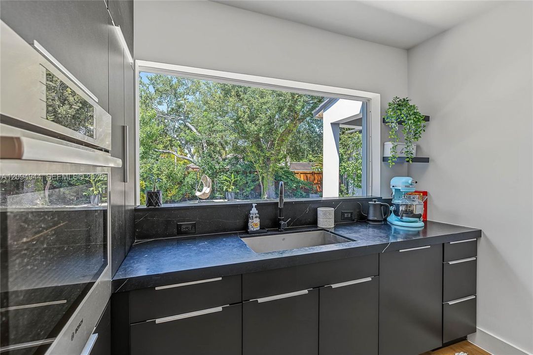 En Venta: $1,395,000 (3 camas, 3 baños, 1589 Pies cuadrados)