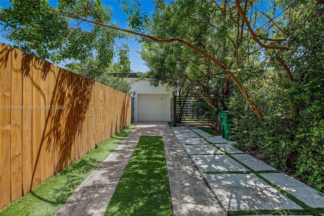 En Venta: $1,395,000 (3 camas, 3 baños, 1589 Pies cuadrados)