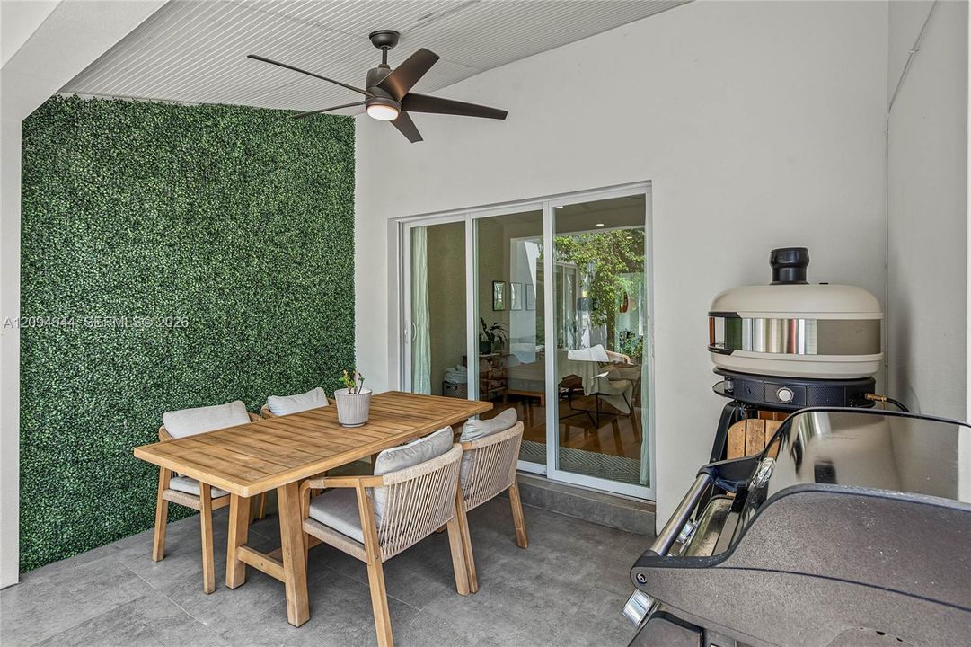 En Venta: $1,395,000 (3 camas, 3 baños, 1589 Pies cuadrados)