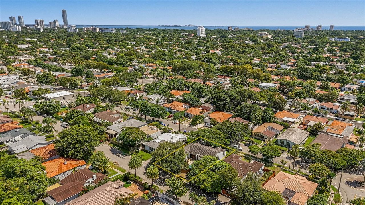 En Venta: $1,395,000 (3 camas, 3 baños, 1589 Pies cuadrados)