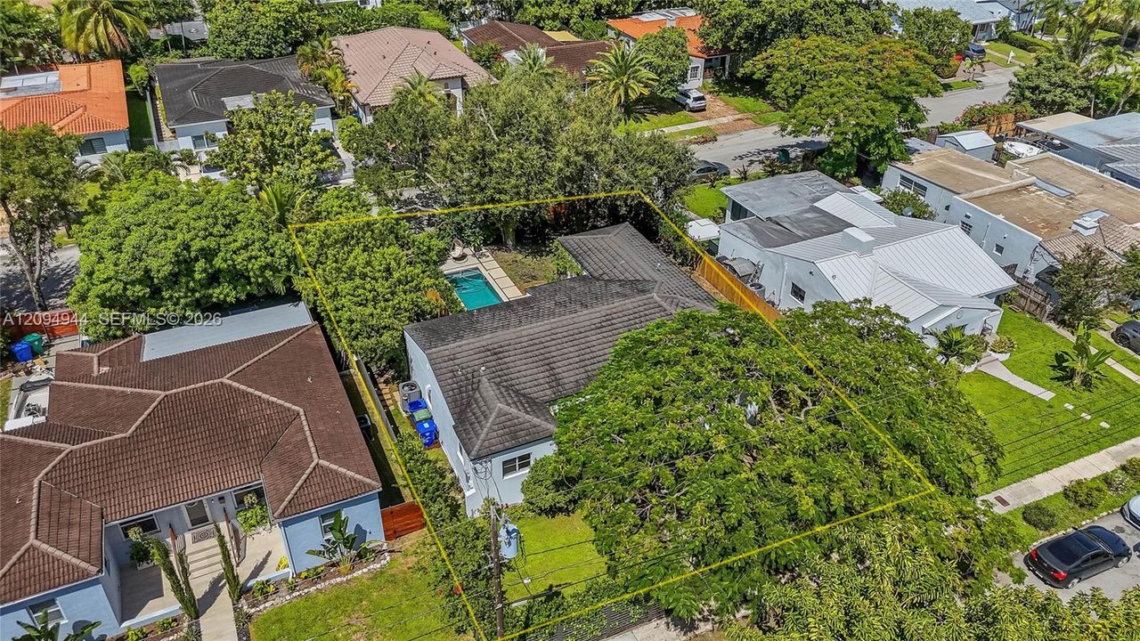 En Venta: $1,395,000 (3 camas, 3 baños, 1589 Pies cuadrados)