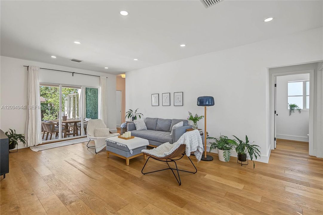 En Venta: $1,395,000 (3 camas, 3 baños, 1589 Pies cuadrados)