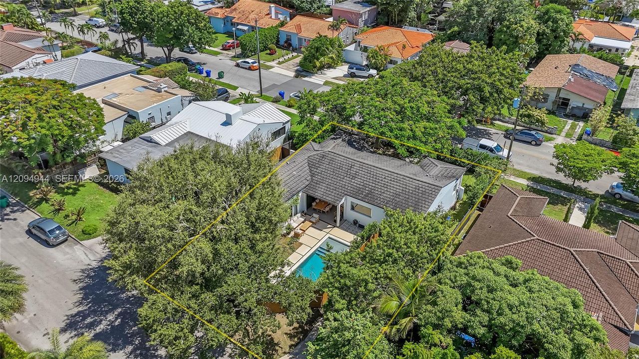 En Venta: $1,395,000 (3 camas, 3 baños, 1589 Pies cuadrados)