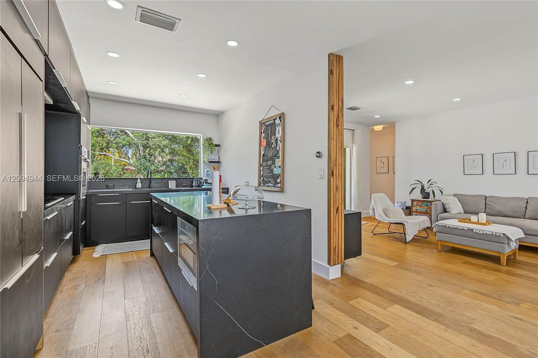En Venta: $1,395,000 (3 camas, 3 baños, 1589 Pies cuadrados)