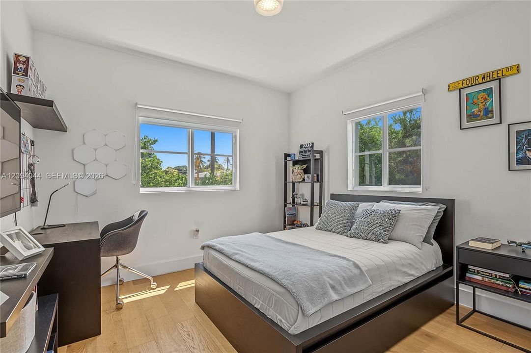 En Venta: $1,395,000 (3 camas, 3 baños, 1589 Pies cuadrados)