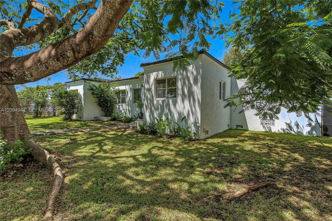 En Venta: $1,395,000 (3 camas, 3 baños, 1589 Pies cuadrados)
