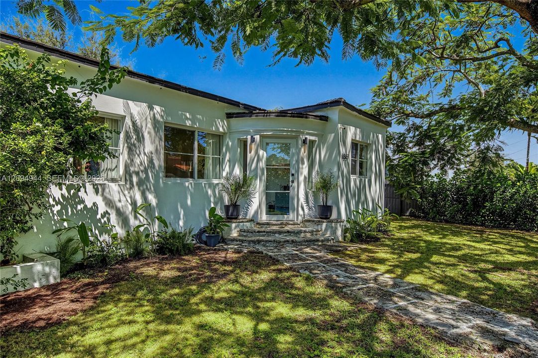 En Venta: $1,395,000 (3 camas, 3 baños, 1589 Pies cuadrados)