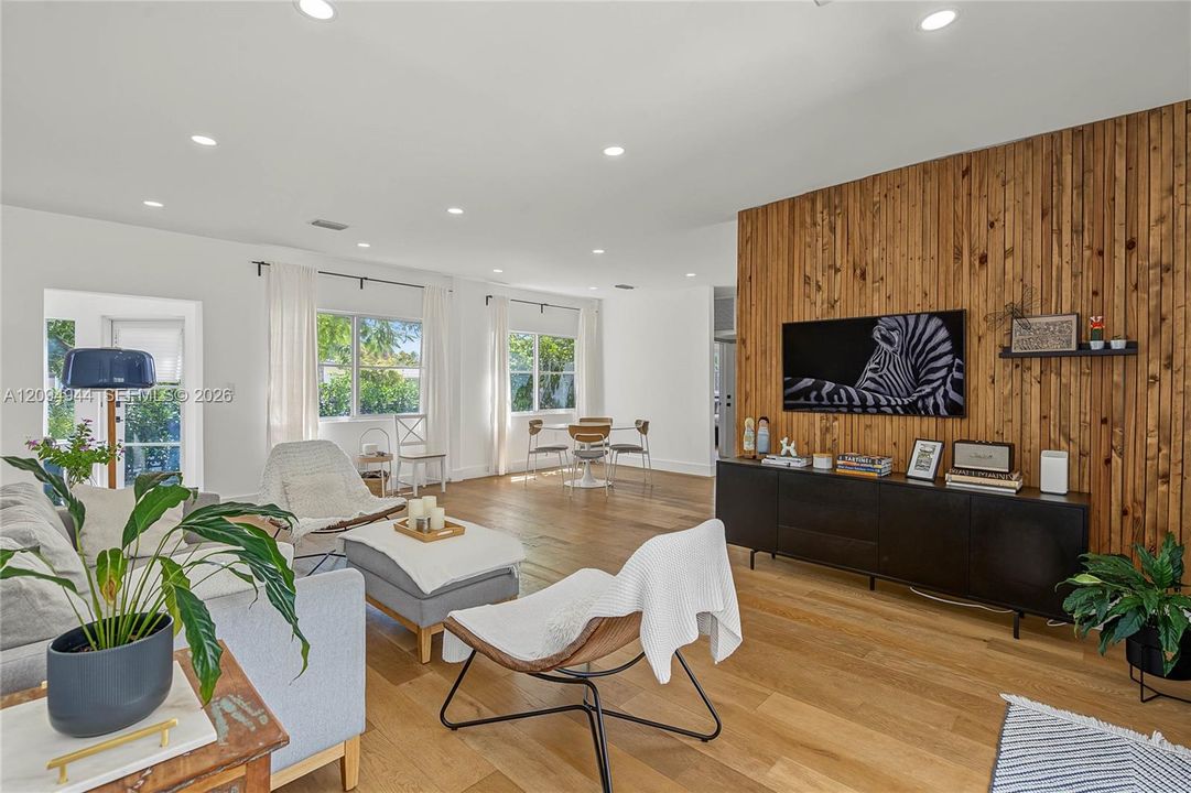 En Venta: $1,395,000 (3 camas, 3 baños, 1589 Pies cuadrados)