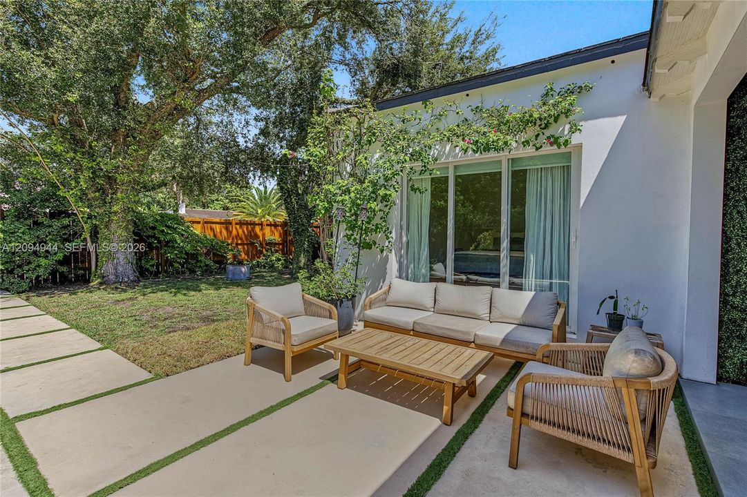 En Venta: $1,395,000 (3 camas, 3 baños, 1589 Pies cuadrados)