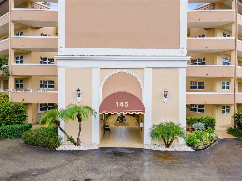 For Sale: $345,000 (3 beds, 2 baths, 1711 Square Feet)