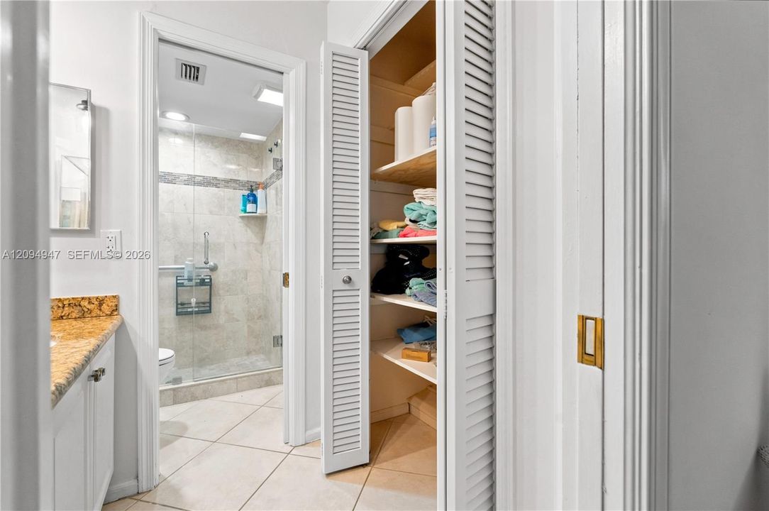 For Sale: $345,000 (3 beds, 2 baths, 1711 Square Feet)