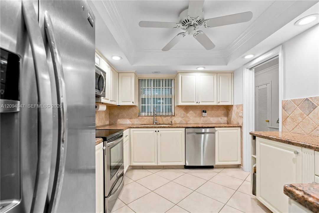 For Sale: $345,000 (3 beds, 2 baths, 1711 Square Feet)