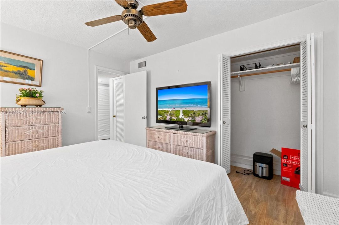 For Sale: $345,000 (3 beds, 2 baths, 1711 Square Feet)