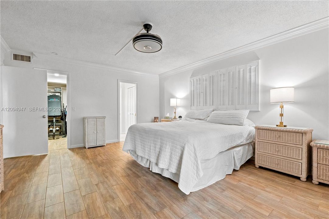 For Sale: $345,000 (3 beds, 2 baths, 1711 Square Feet)