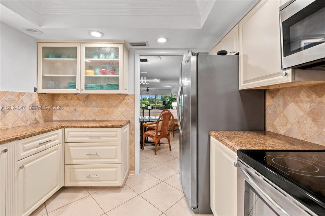 For Sale: $345,000 (3 beds, 2 baths, 1711 Square Feet)