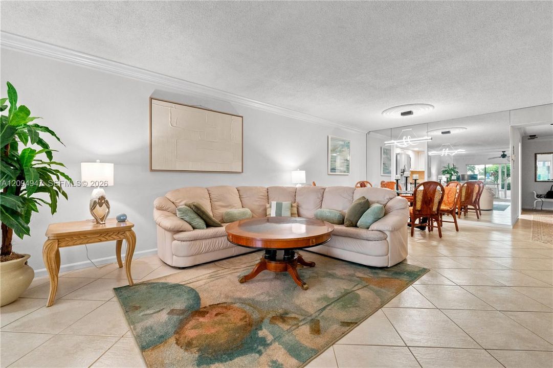 For Sale: $345,000 (3 beds, 2 baths, 1711 Square Feet)
