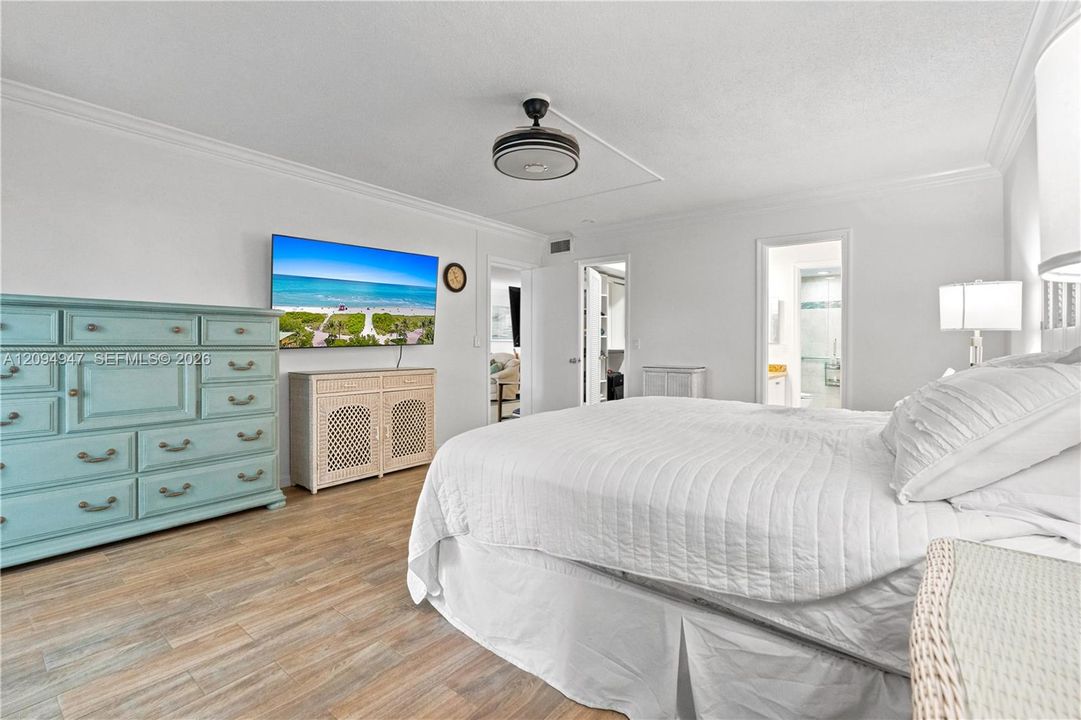 For Sale: $345,000 (3 beds, 2 baths, 1711 Square Feet)