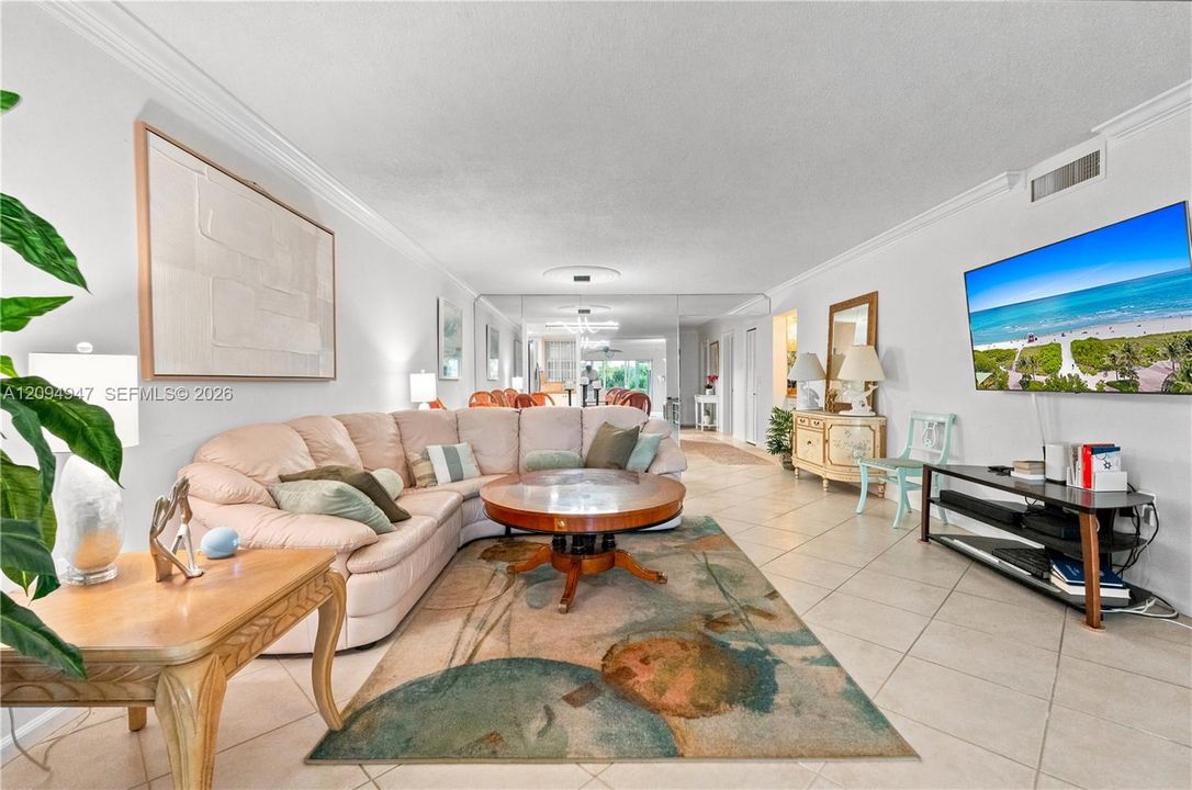 For Sale: $345,000 (3 beds, 2 baths, 1711 Square Feet)