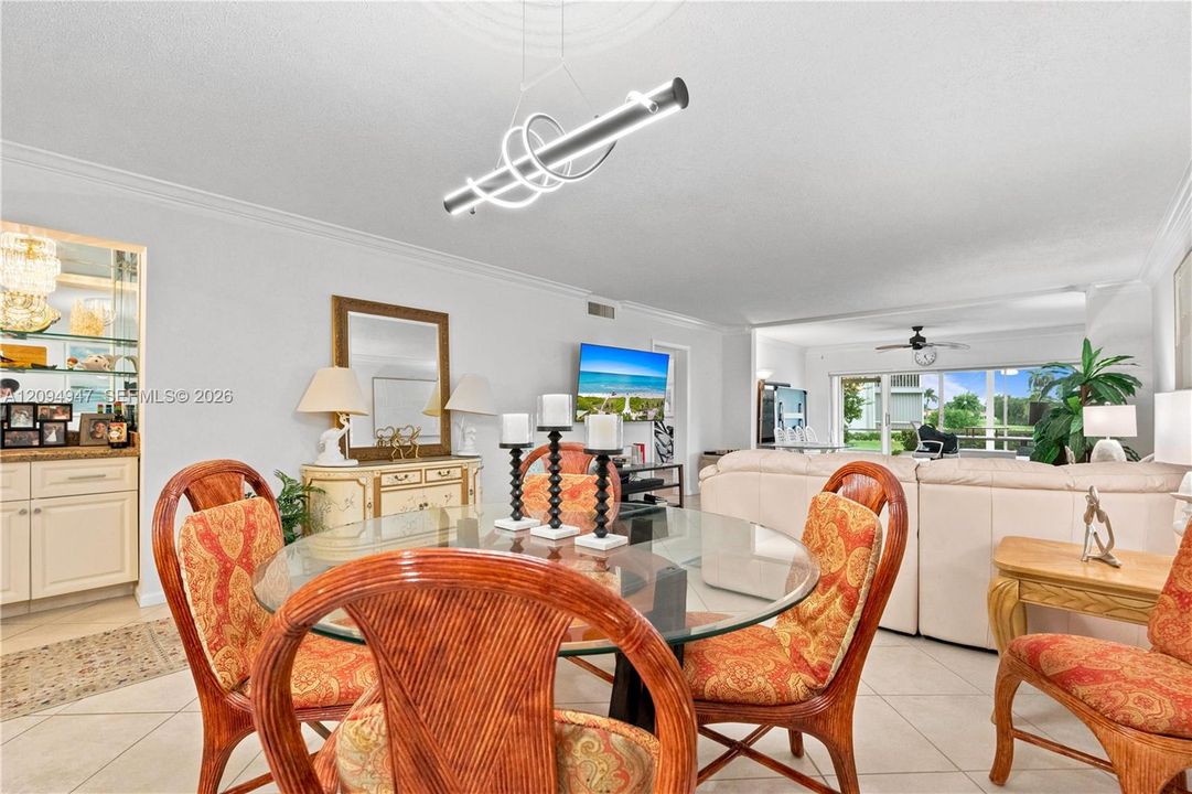 For Sale: $345,000 (3 beds, 2 baths, 1711 Square Feet)
