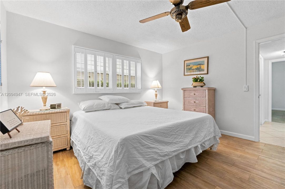 For Sale: $345,000 (3 beds, 2 baths, 1711 Square Feet)