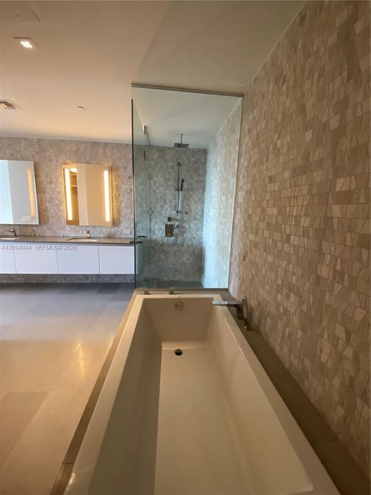 En Venta: $1,075,000 (2 camas, 2 baños, 1383 Pies cuadrados)