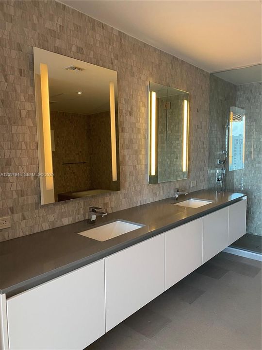 En Venta: $1,075,000 (2 camas, 2 baños, 1383 Pies cuadrados)