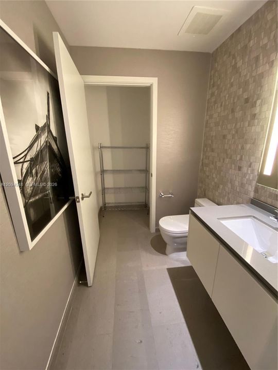 En Venta: $1,075,000 (2 camas, 2 baños, 1383 Pies cuadrados)