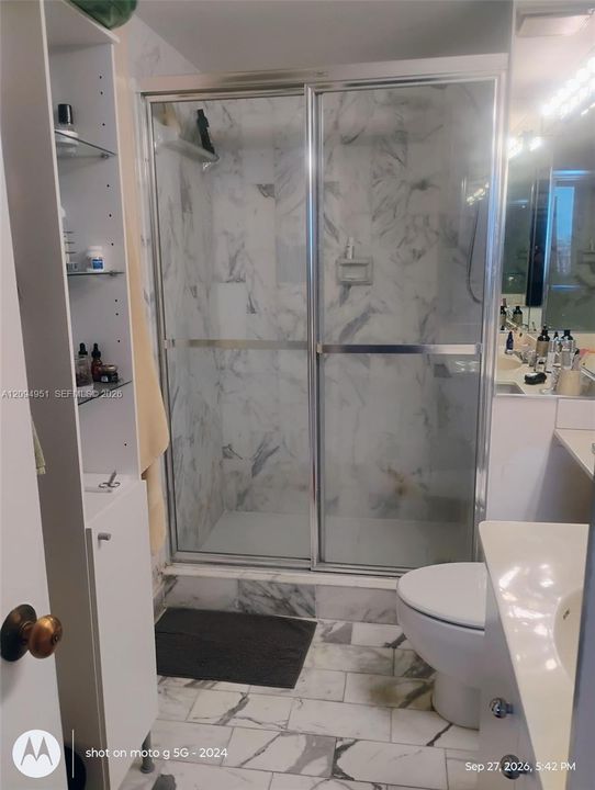 Hall bathroom for the 2nd bedroom