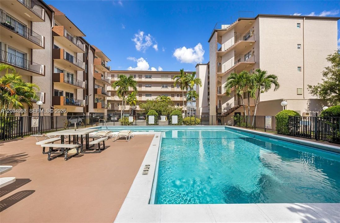 В аренду: $2,400 (2 спален, 2 ванн, 1080 Квадратных фут)