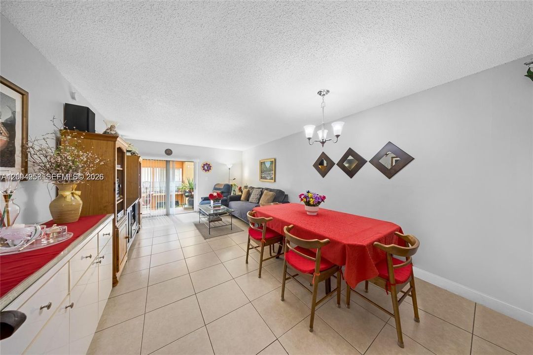 В аренду: $2,400 (2 спален, 2 ванн, 1080 Квадратных фут)