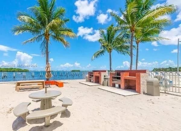 For Rent: $3,500 (2 beds, 2 baths, 1080 Square Feet)