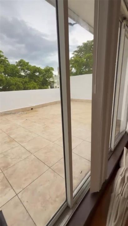 For Rent: $3,500 (2 beds, 2 baths, 1080 Square Feet)