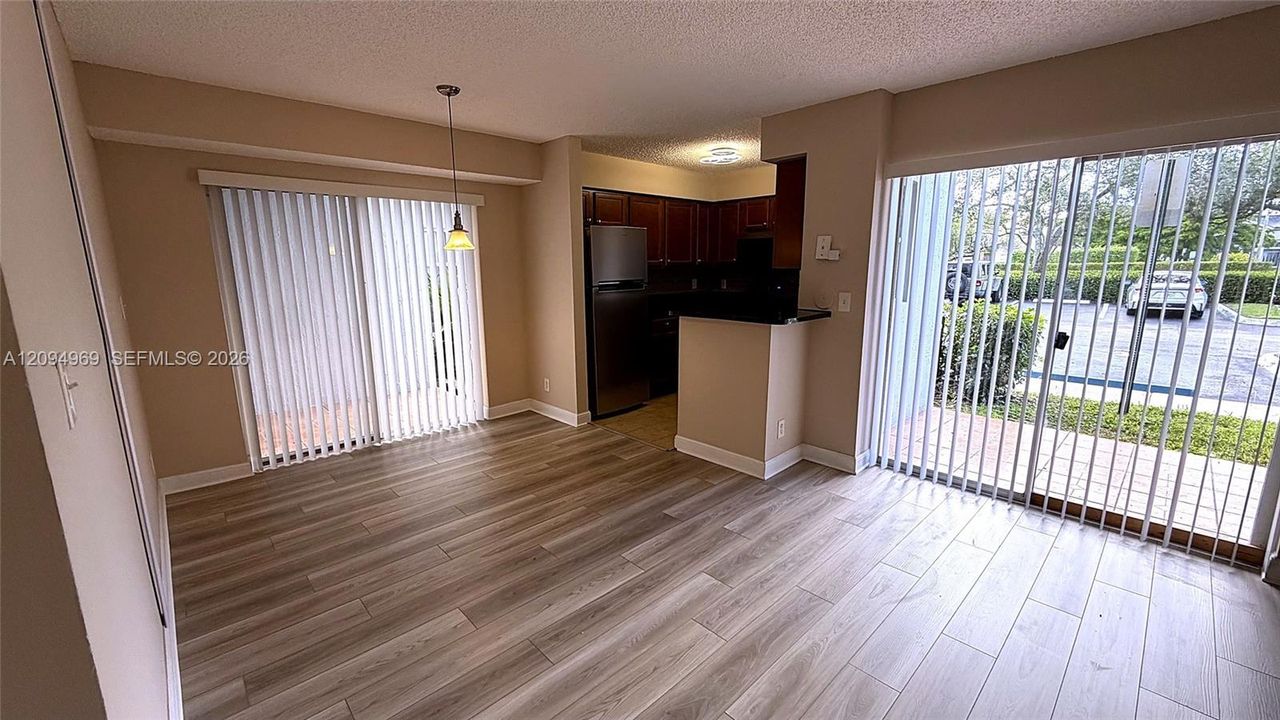 For Rent: $2,000 (2 beds, 2 baths, 984 Square Feet)