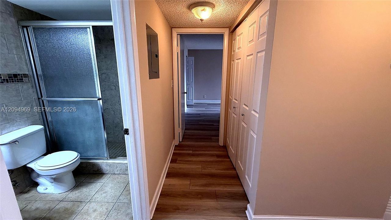 For Rent: $2,000 (2 beds, 2 baths, 984 Square Feet)