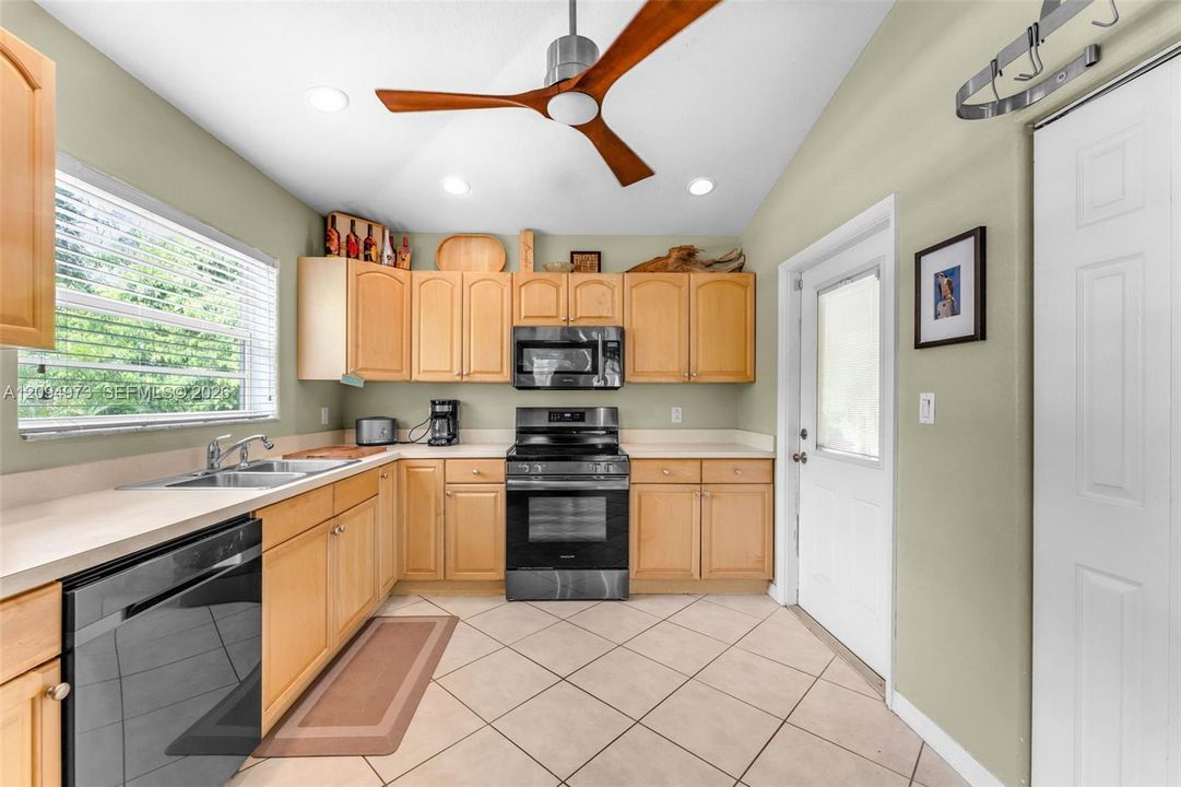 For Sale: $769,000 (3 beds, 2 baths, 1288 Square Feet)