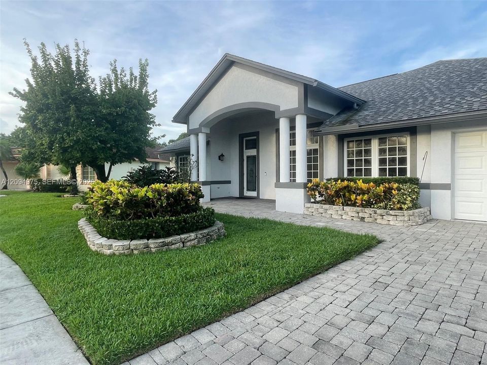 For Sale: $799,000 (4 beds, 2 baths, 2405 Square Feet)