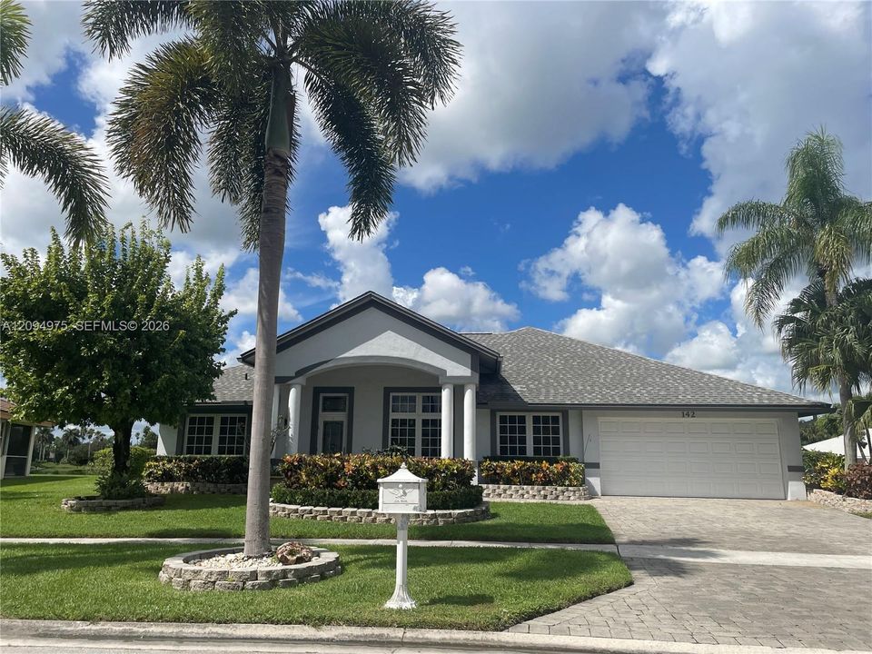For Sale: $799,000 (4 beds, 2 baths, 2405 Square Feet)