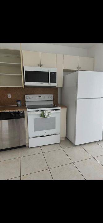 For Rent: $1,800 (2 beds, 2 baths, 822 Square Feet)
