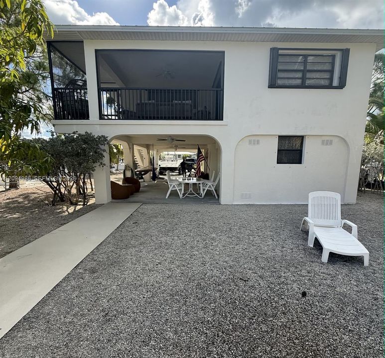 For Sale: $995,000 (2 beds, 2 baths, 1092 Square Feet)