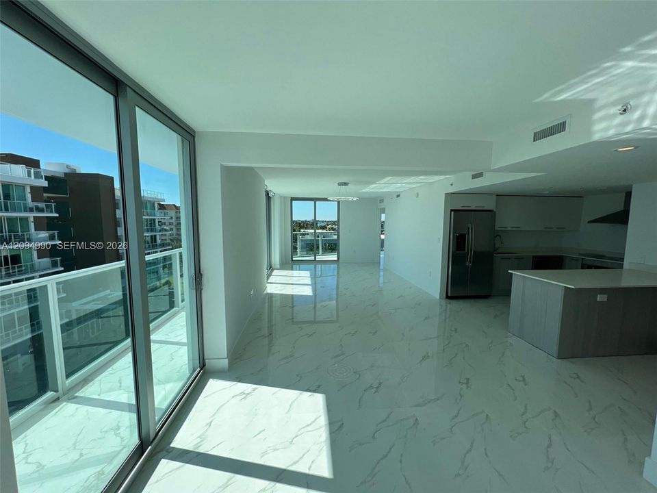 For Rent: $4,200 (1 beds, 2 baths, 1075 Square Feet)