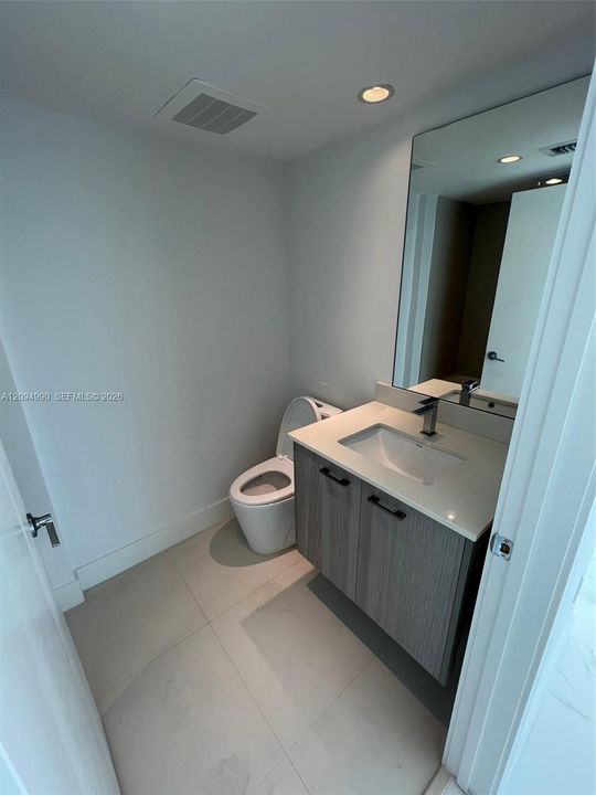 For Rent: $4,200 (1 beds, 2 baths, 1075 Square Feet)