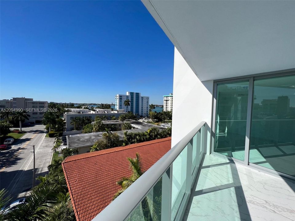For Rent: $4,200 (1 beds, 2 baths, 1075 Square Feet)