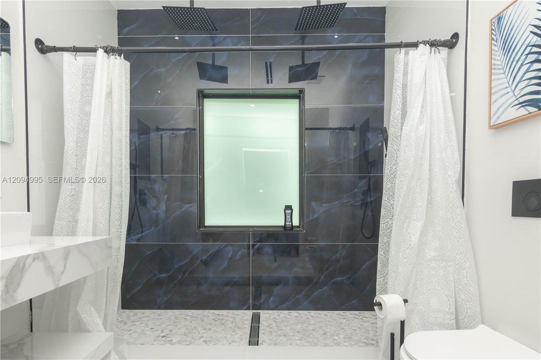 En Venta: $1,499,999 (5 camas, 4 baños, 1566 Pies cuadrados)