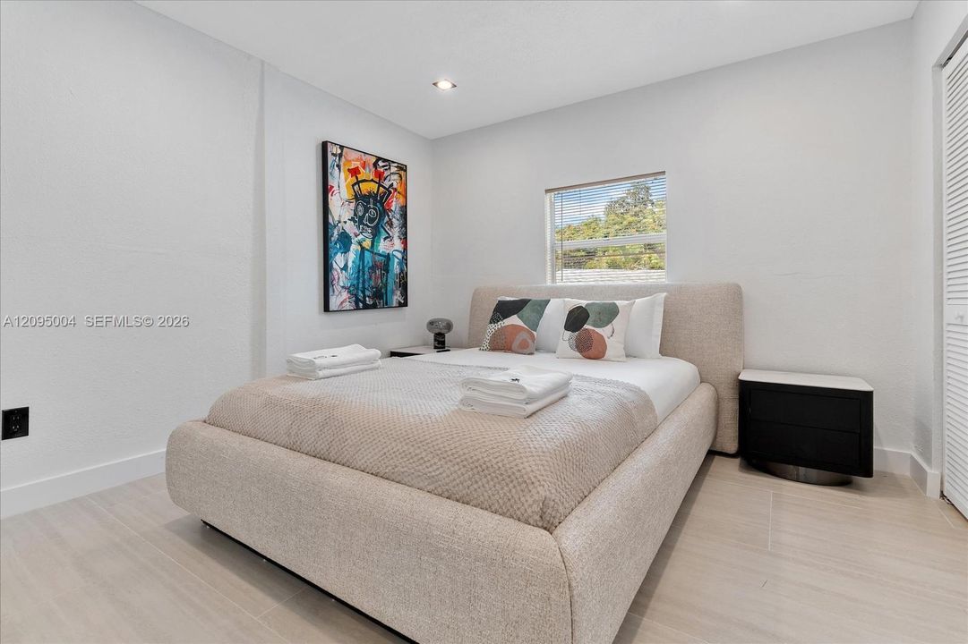 For Rent: $13,000 (6 beds, 4 baths, 2343 Square Feet)