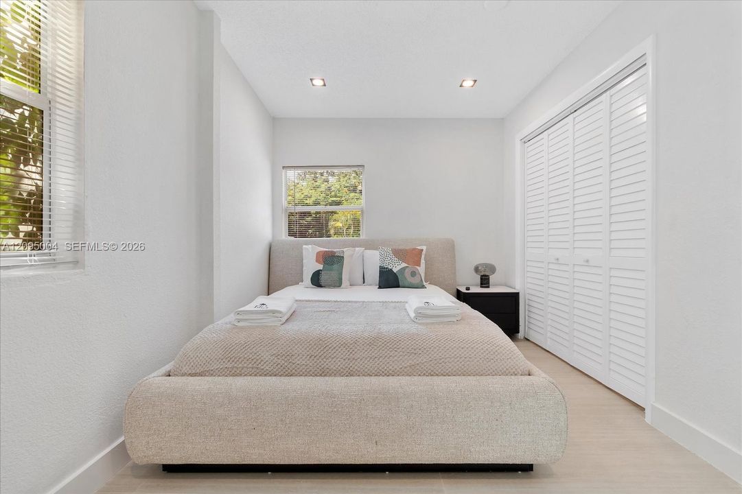 For Rent: $13,000 (6 beds, 4 baths, 2343 Square Feet)
