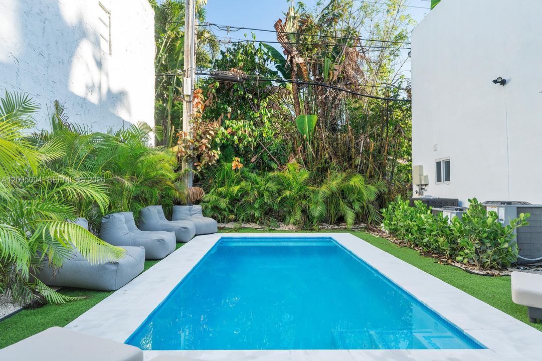 For Rent: $13,000 (6 beds, 4 baths, 2343 Square Feet)