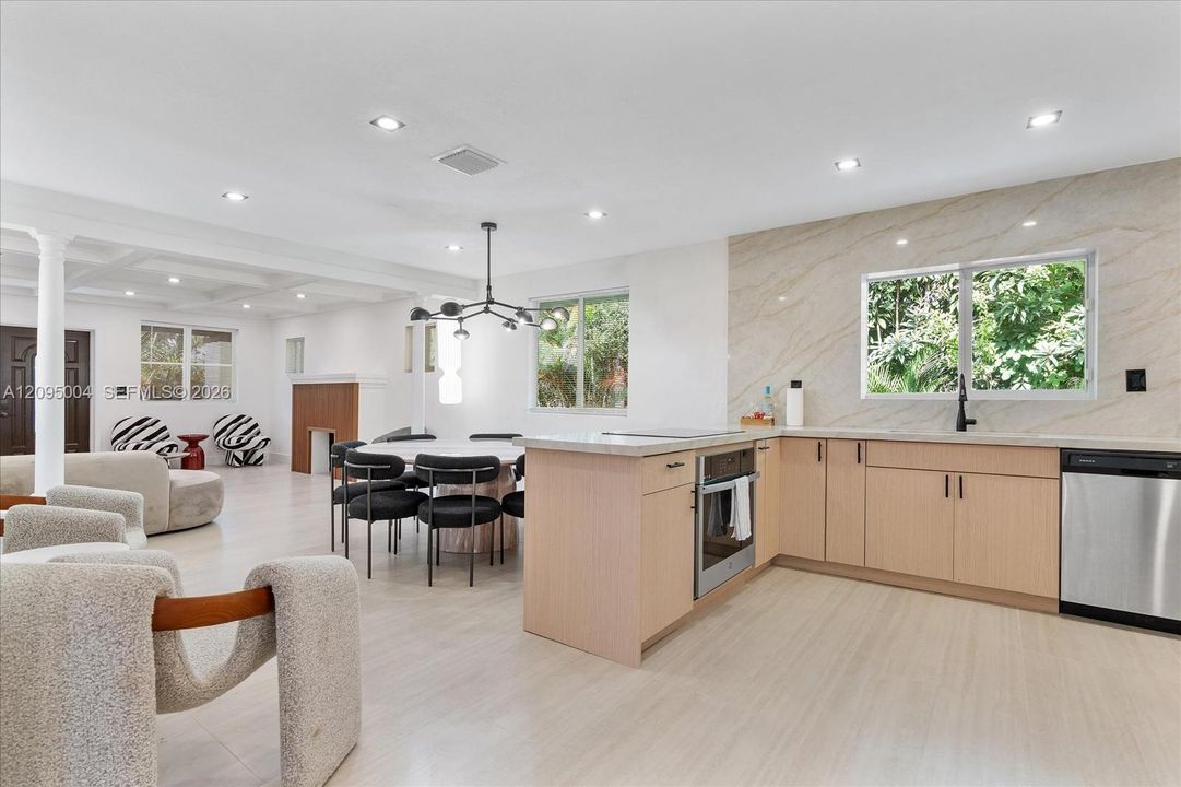 For Rent: $13,000 (6 beds, 4 baths, 2343 Square Feet)