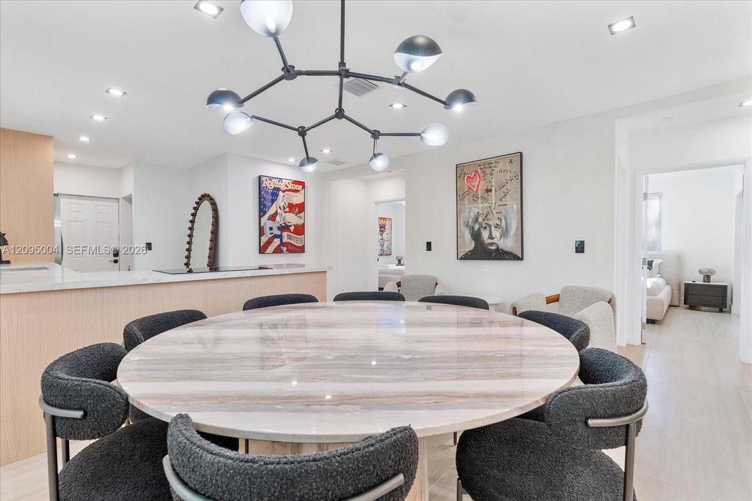 For Rent: $13,000 (6 beds, 4 baths, 2343 Square Feet)