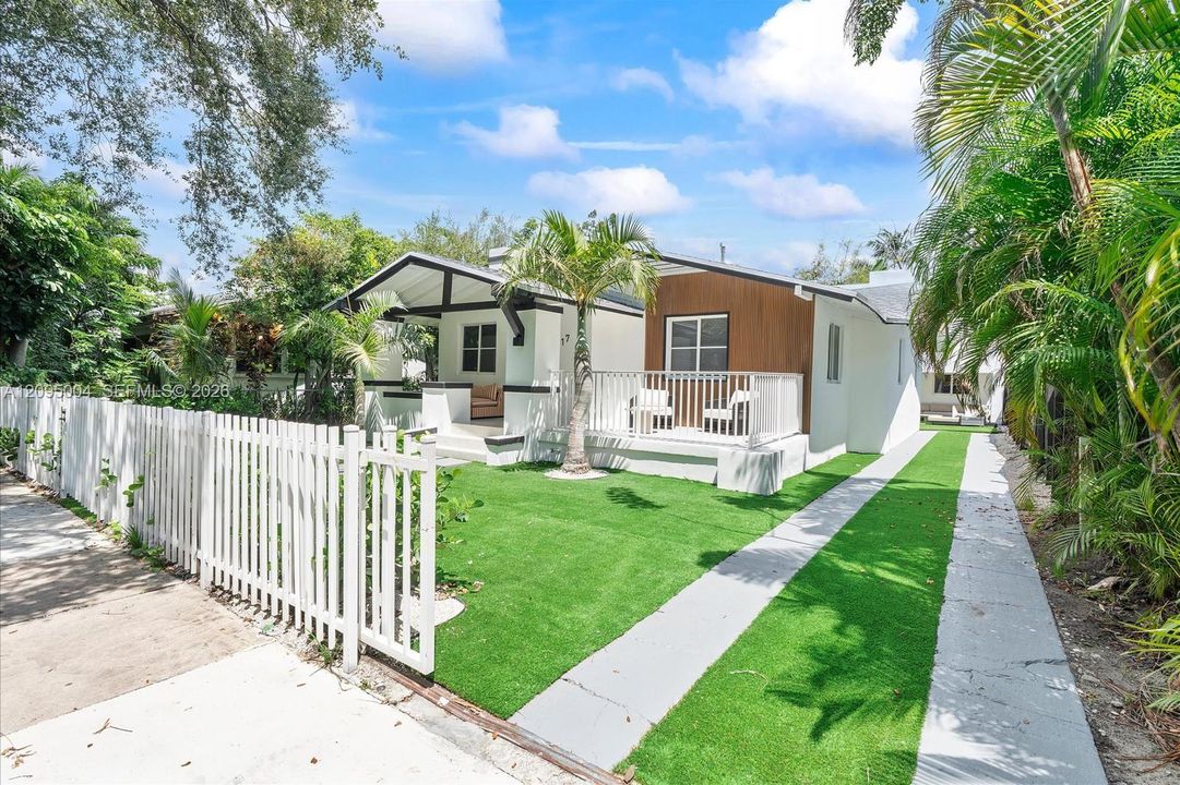 For Rent: $13,000 (6 beds, 4 baths, 2343 Square Feet)