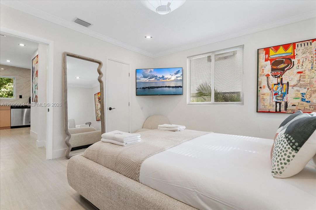 For Rent: $13,000 (6 beds, 4 baths, 2343 Square Feet)